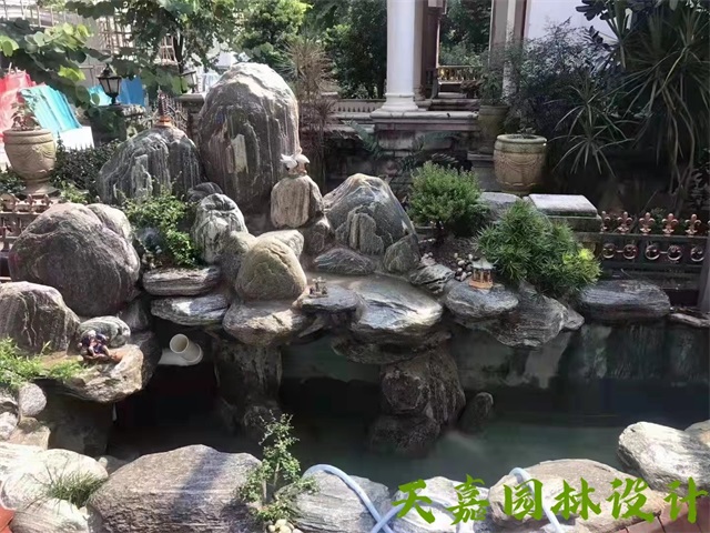 重庆小型庭院假山鱼池